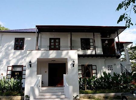 Basaga Holiday Residences Kuching Bagian luar foto