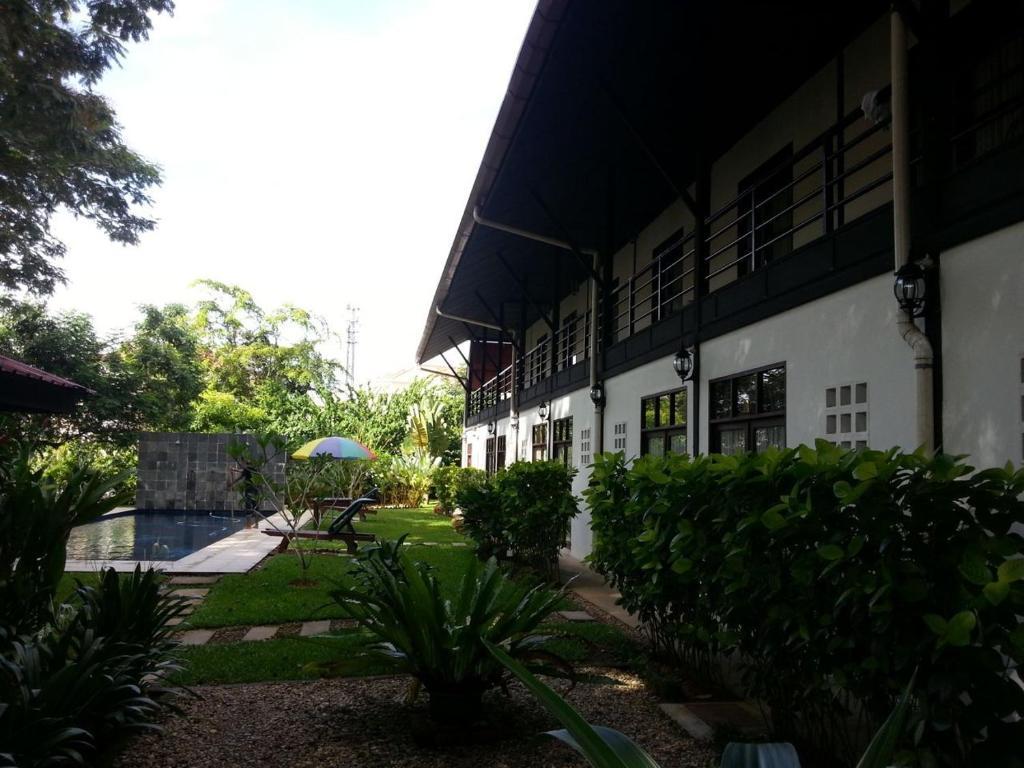Basaga Holiday Residences Kuching Bagian luar foto