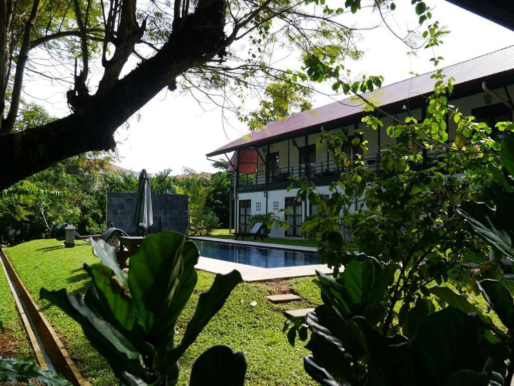 Basaga Holiday Residences Kuching Bagian luar foto