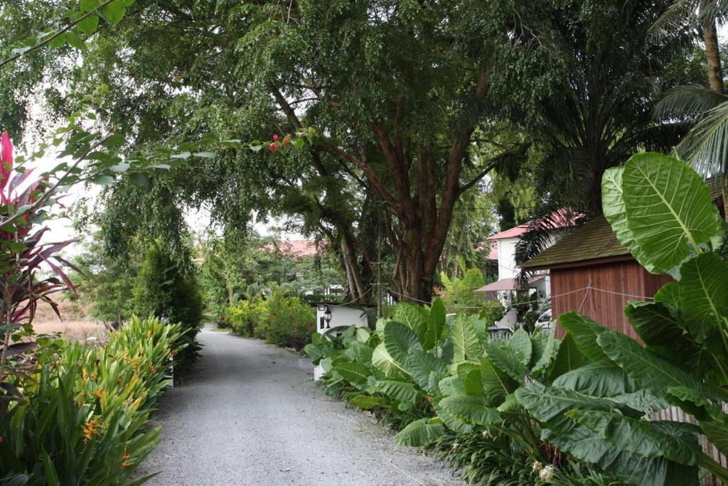 Basaga Holiday Residences Kuching Bagian luar foto