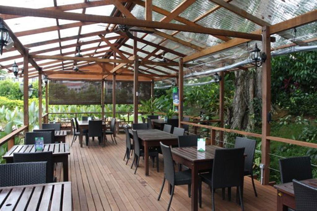 Basaga Holiday Residences Kuching Bagian luar foto
