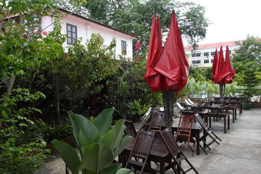 Basaga Holiday Residences Kuching Bagian luar foto