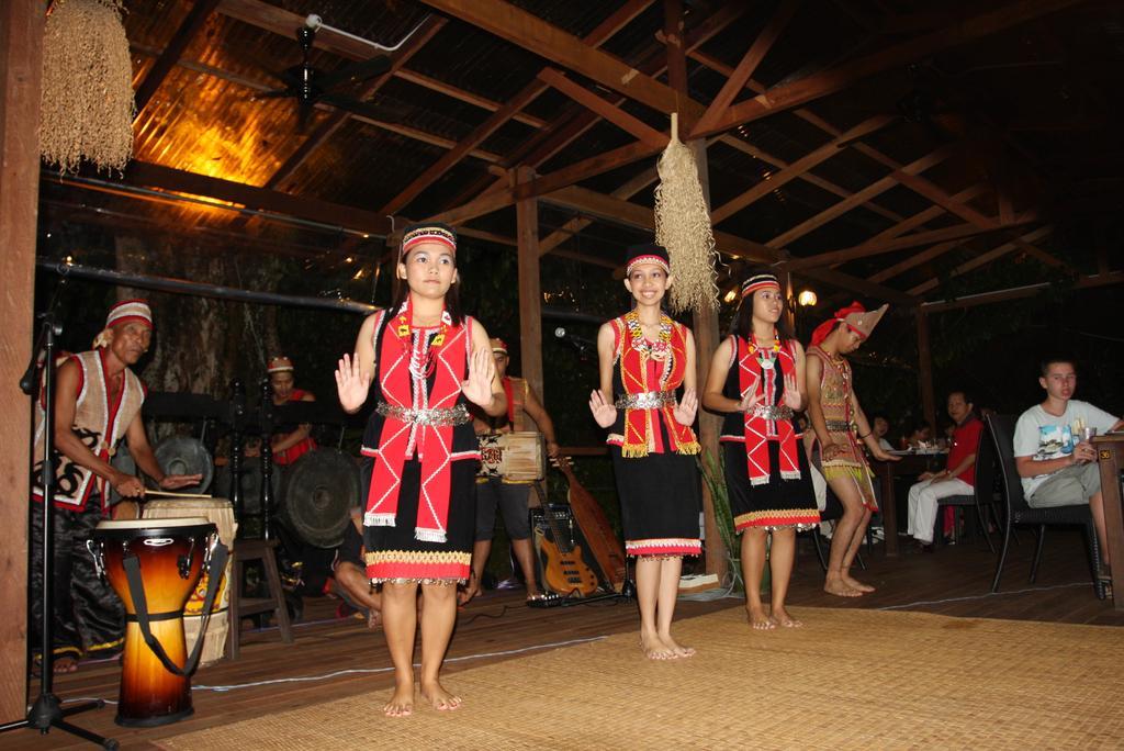 Basaga Holiday Residences Kuching Bagian luar foto