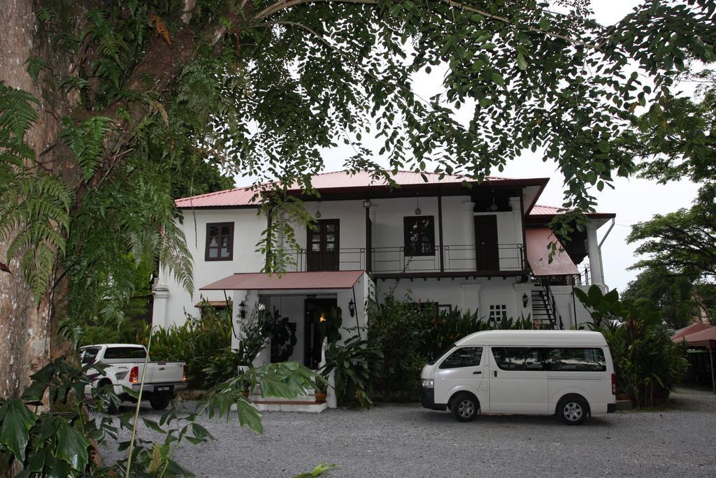 Basaga Holiday Residences Kuching Bagian luar foto